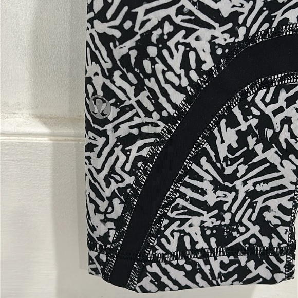 Lululemon Run  Inspire Crop II *All Full-On Luxtreme Mini Brushed Animal Print - Picture 4 of 8